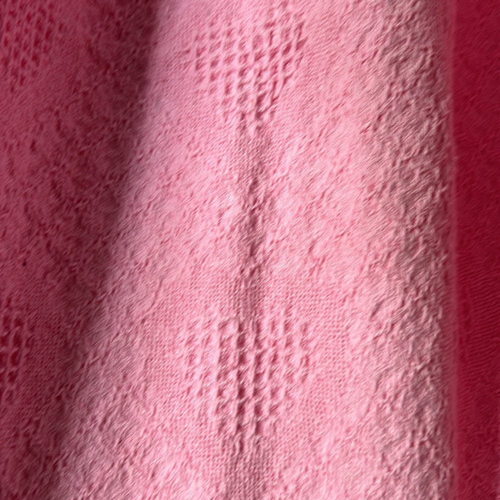 Pink throw - Picture 3 of 4